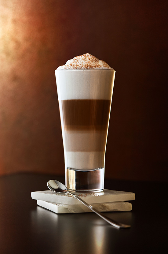 https://www.laurabefood.com/wp-content/uploads/2022/02/Latte-Macchiato-830x550-1.jpg